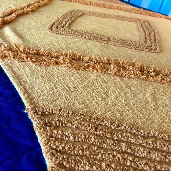 URBAN OUTFITTERS Aden Tufted Throw Blanket Handloom Cotton with Tassels
#0911241 - Picture 16 of 17